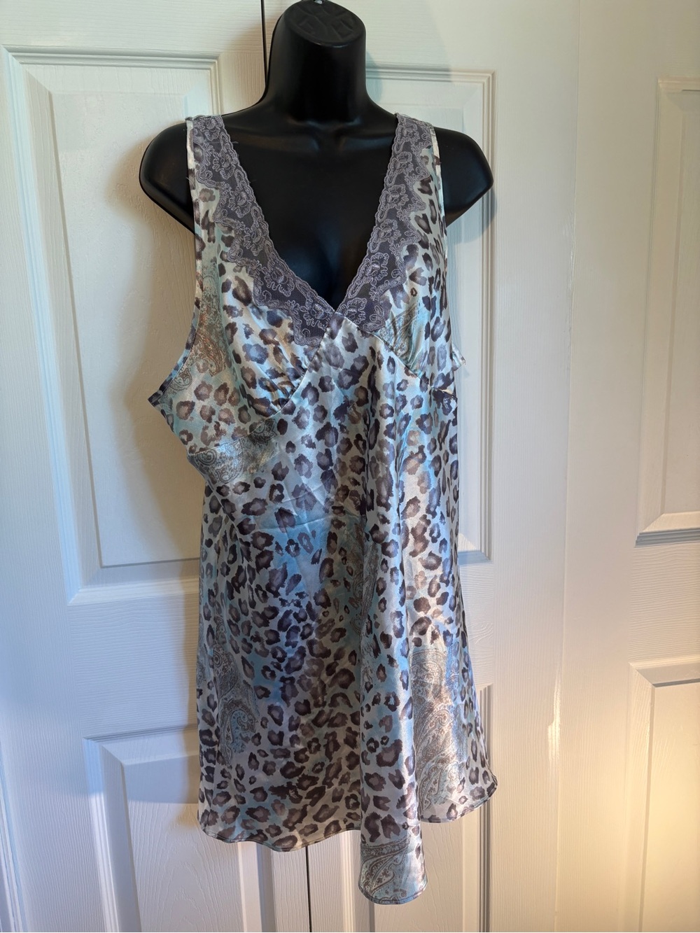 Jones New York Silver Gray Leopard Satin Chemise with Lace Trim